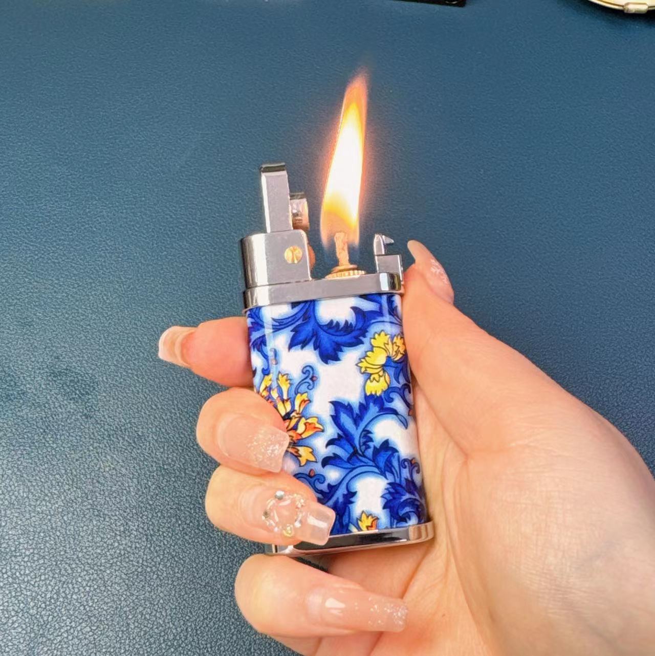 豫邦 青花瓷 煤油打火机复古战壕机一键弹射