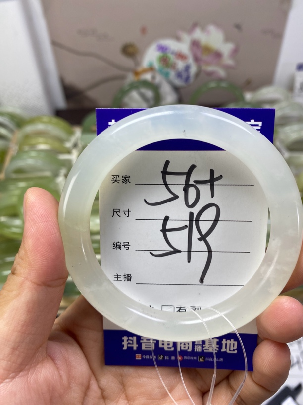 56高冰白月光圆条美人条岫玉手镯女款白色白手镯冰透女士细圆条