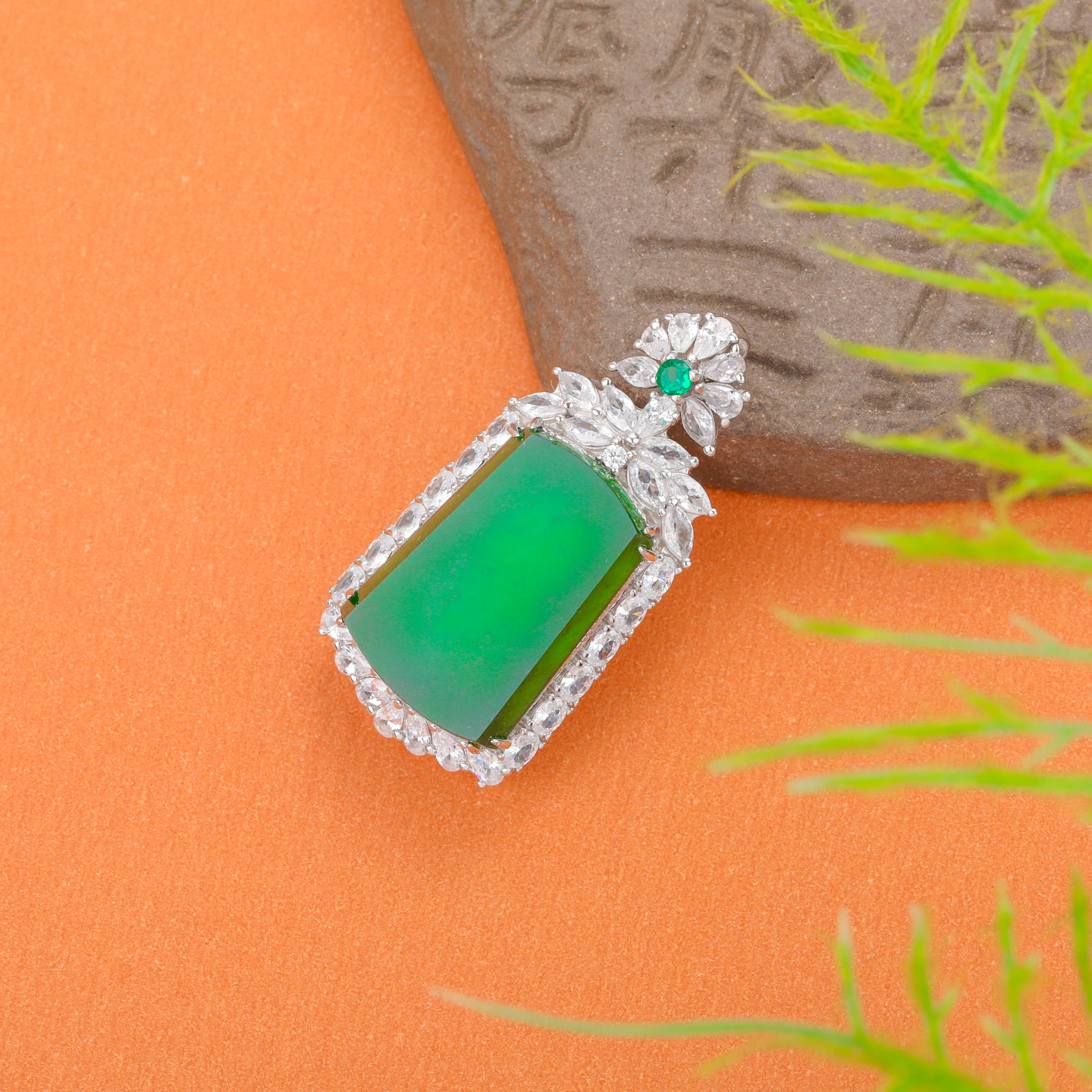 天然翡翠A货无事牌双盖吊坠多样性发不含链时尚气质精致百搭豪镶