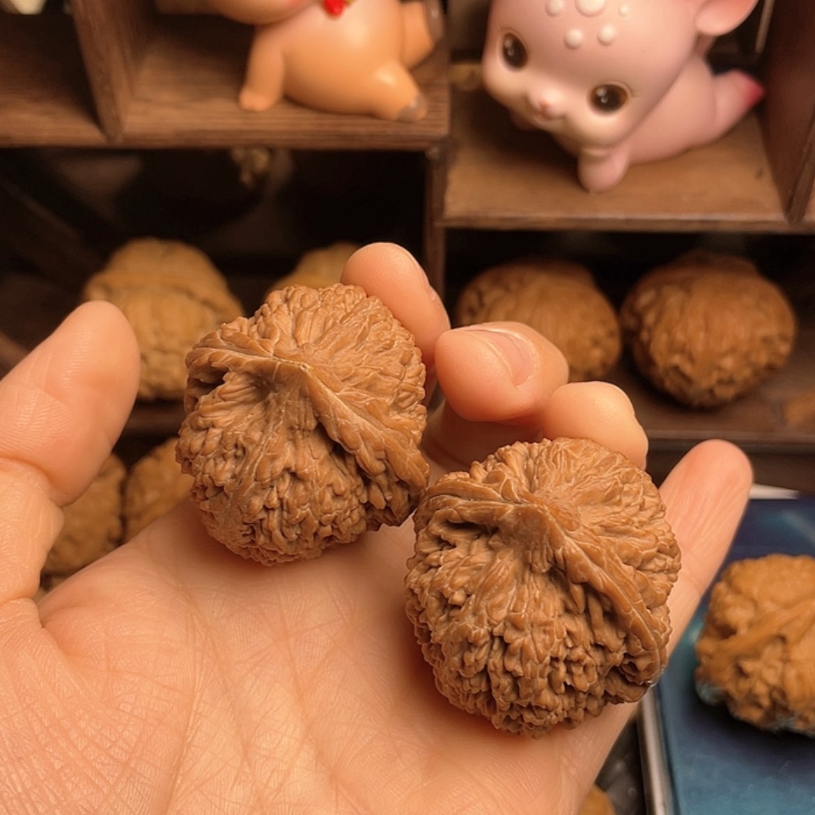 【闪购商品】桃核把件抓**羊