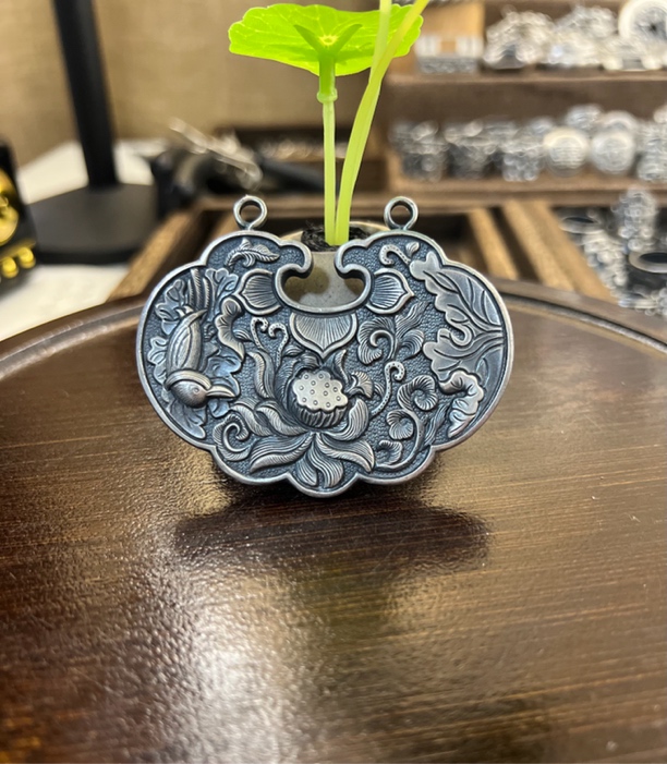 足银银制品 足銀990 荷花鎖 