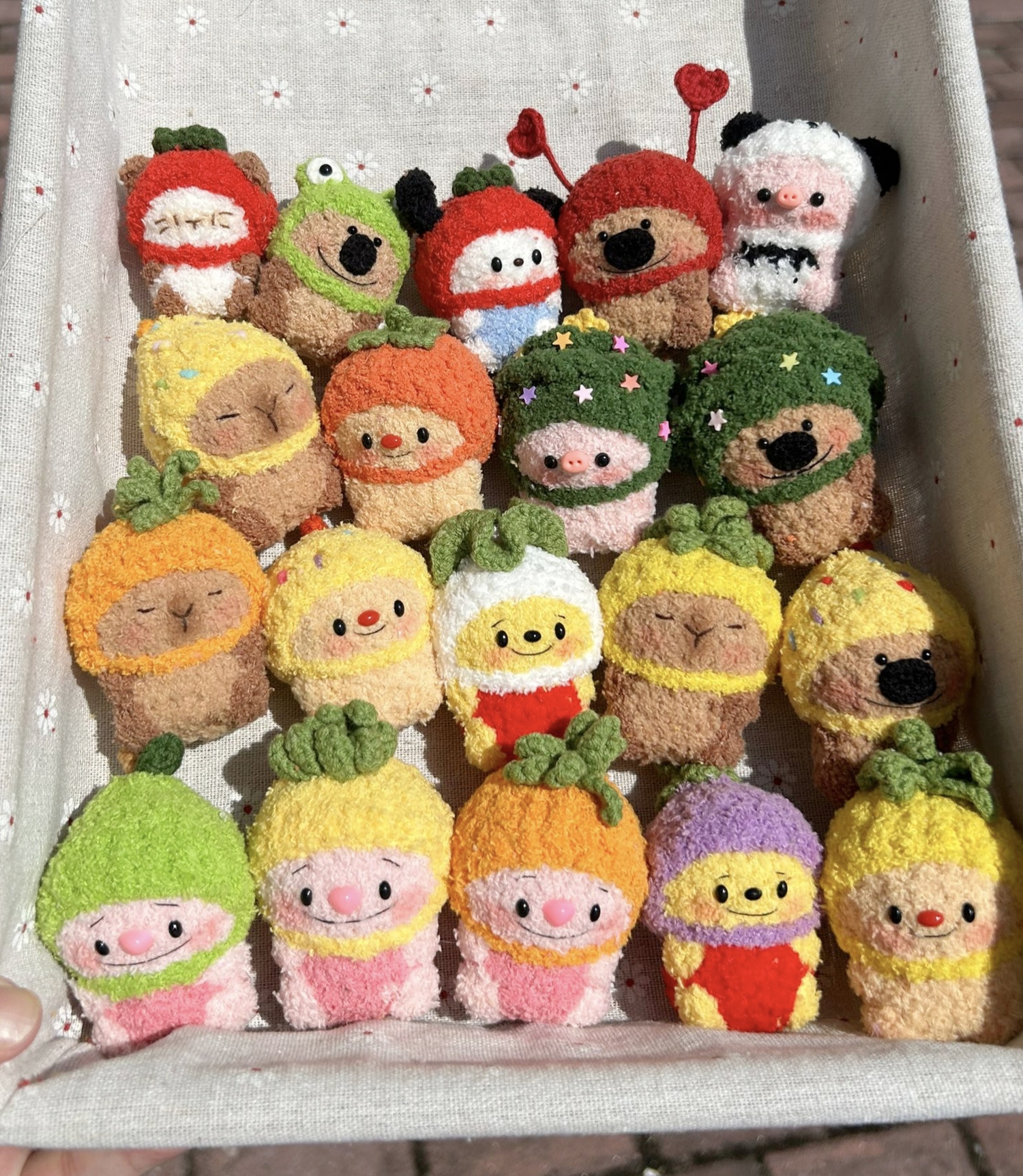 手工钩织团子玩偶针织挂件可爱毛绒钥匙扣小物件手工钩织玩偶草莓