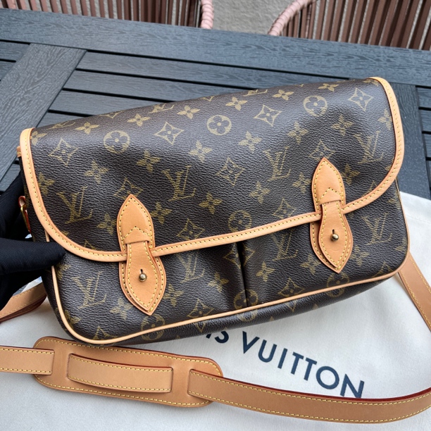 95新 LouisVuitton/路易威登 双耳邮差翻盖斜挎包 植糅换新中号