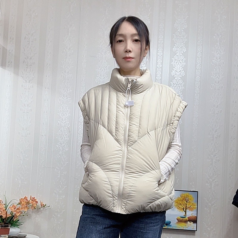 短款马甲女外穿背心羽绒服女中年妈妈白鸭绒坎肩春秋冬简约外套潮