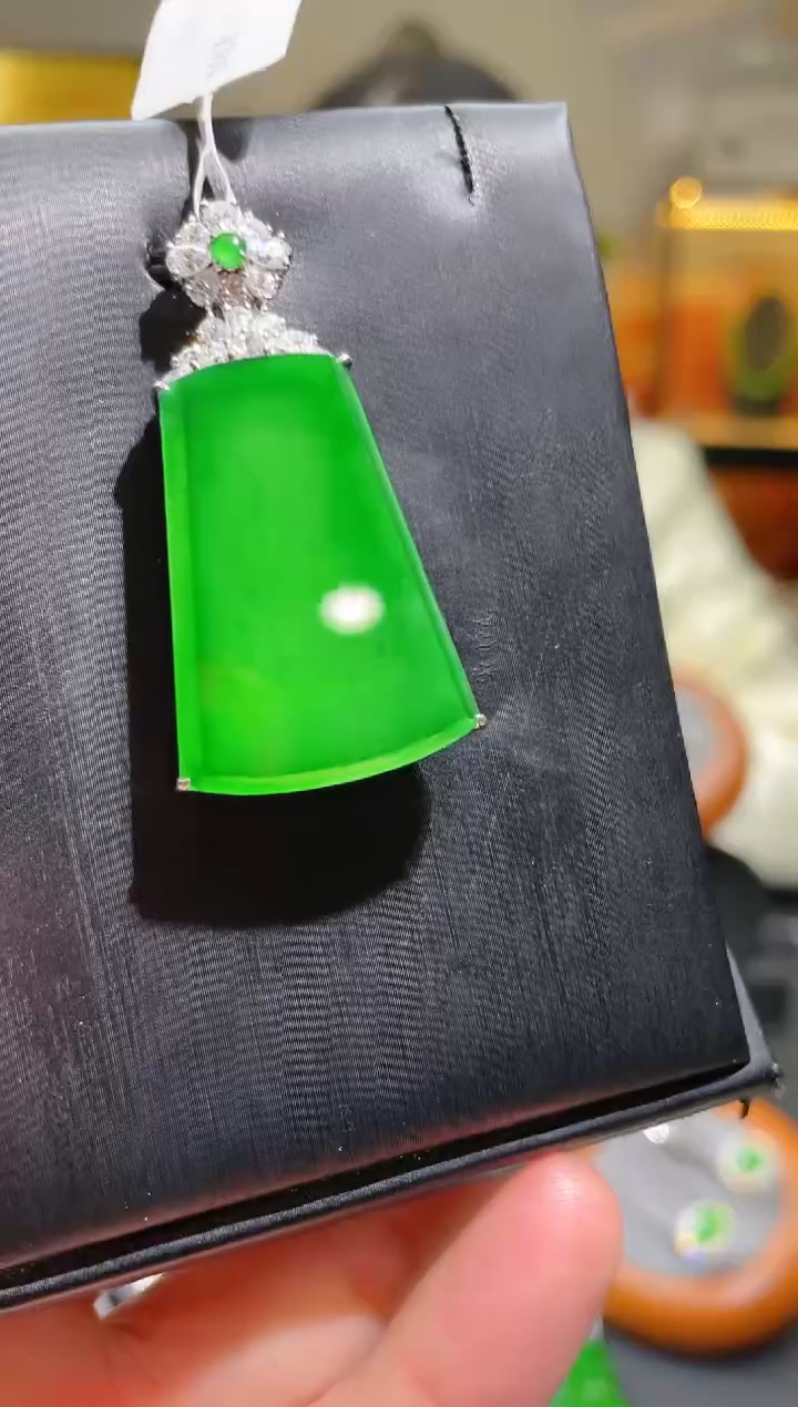 【闪购商品】翡翠吊坠18K金镶嵌A63