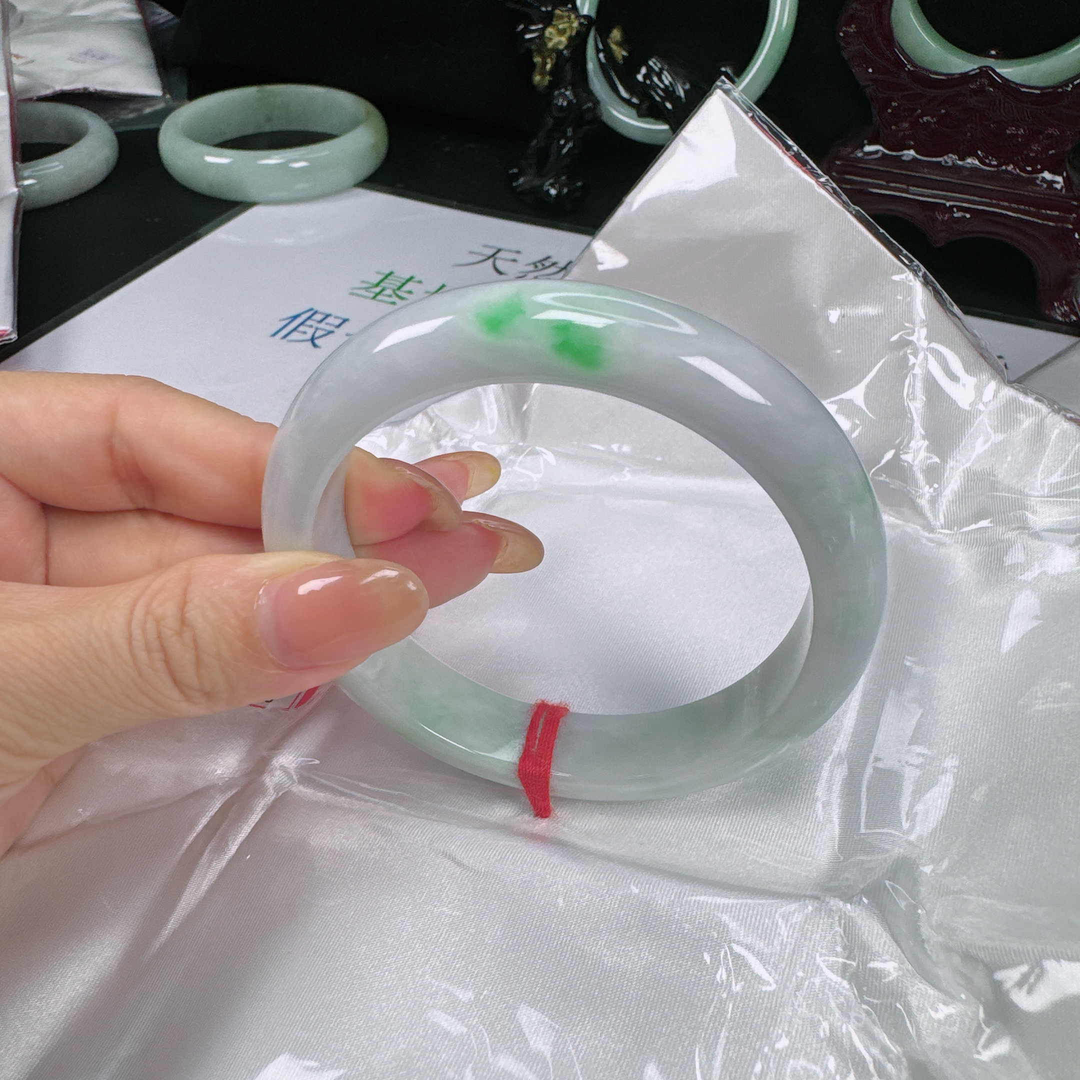 春彩57.8圈口翡翠手镯