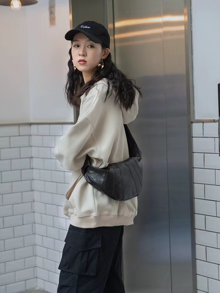 包包女2023新款时尚斜挎包小众高级感百搭休闲单肩包洋气牛角包