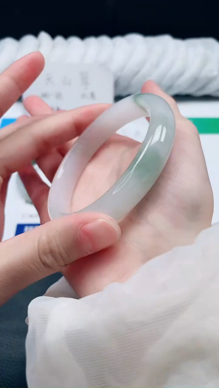 【闪购商品】石英质玉手镯未镶嵌10A225-57+