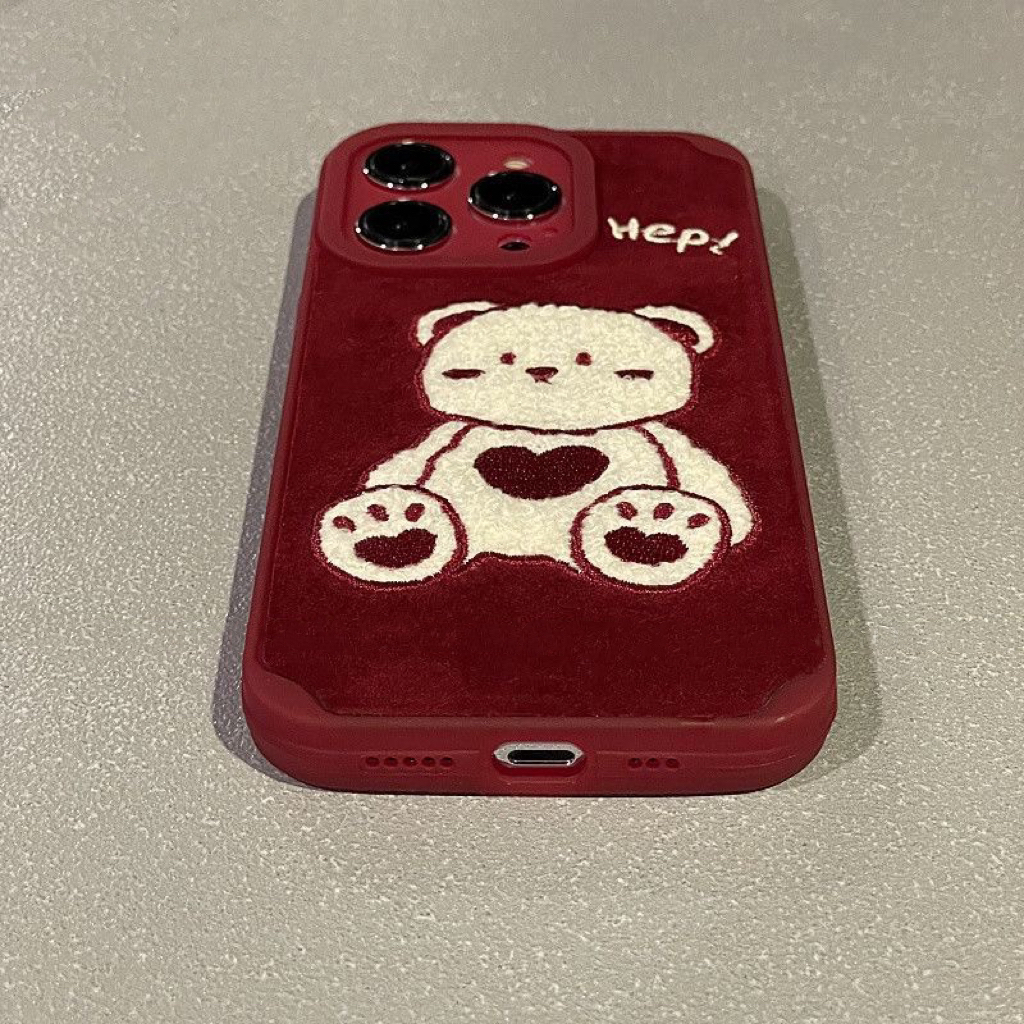 毛绒刺绣爱心小熊适用iPhone15promax苹果14手机壳13可爱12/11软
