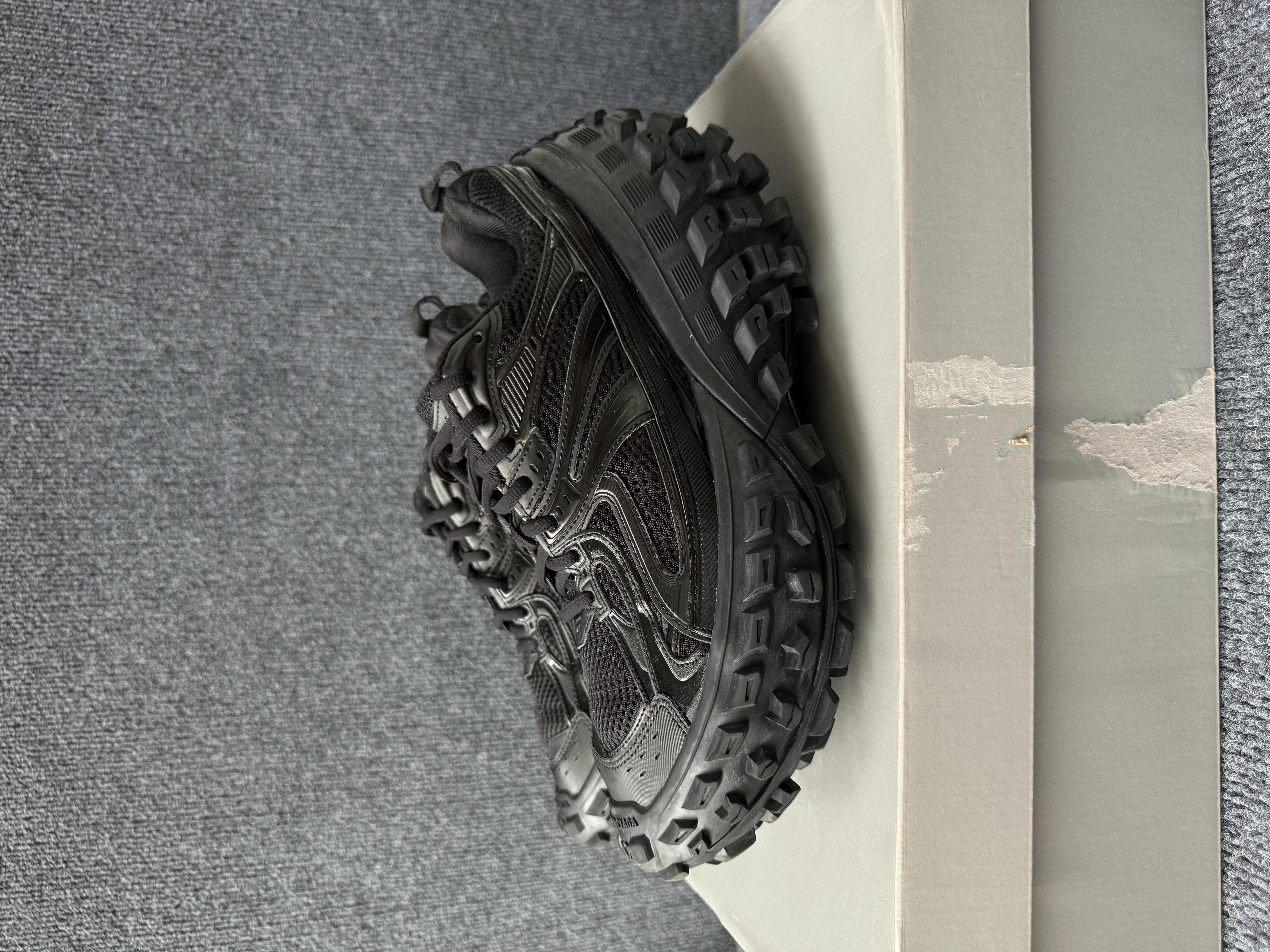 95新 Balenciaga/巴黎世家 42码 defender 轮胎鞋 黑色 原盒配件