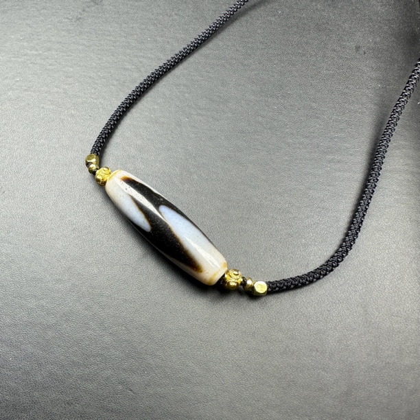 玖扬-台湾回流 S级 手工 黑白 单虎牙 简约时尚百搭 玛瑙锁骨链