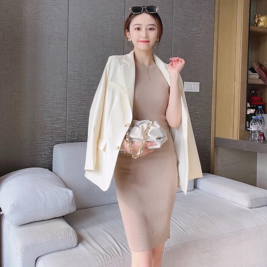  立体剪裁~修身款女人味西装气质轻奢