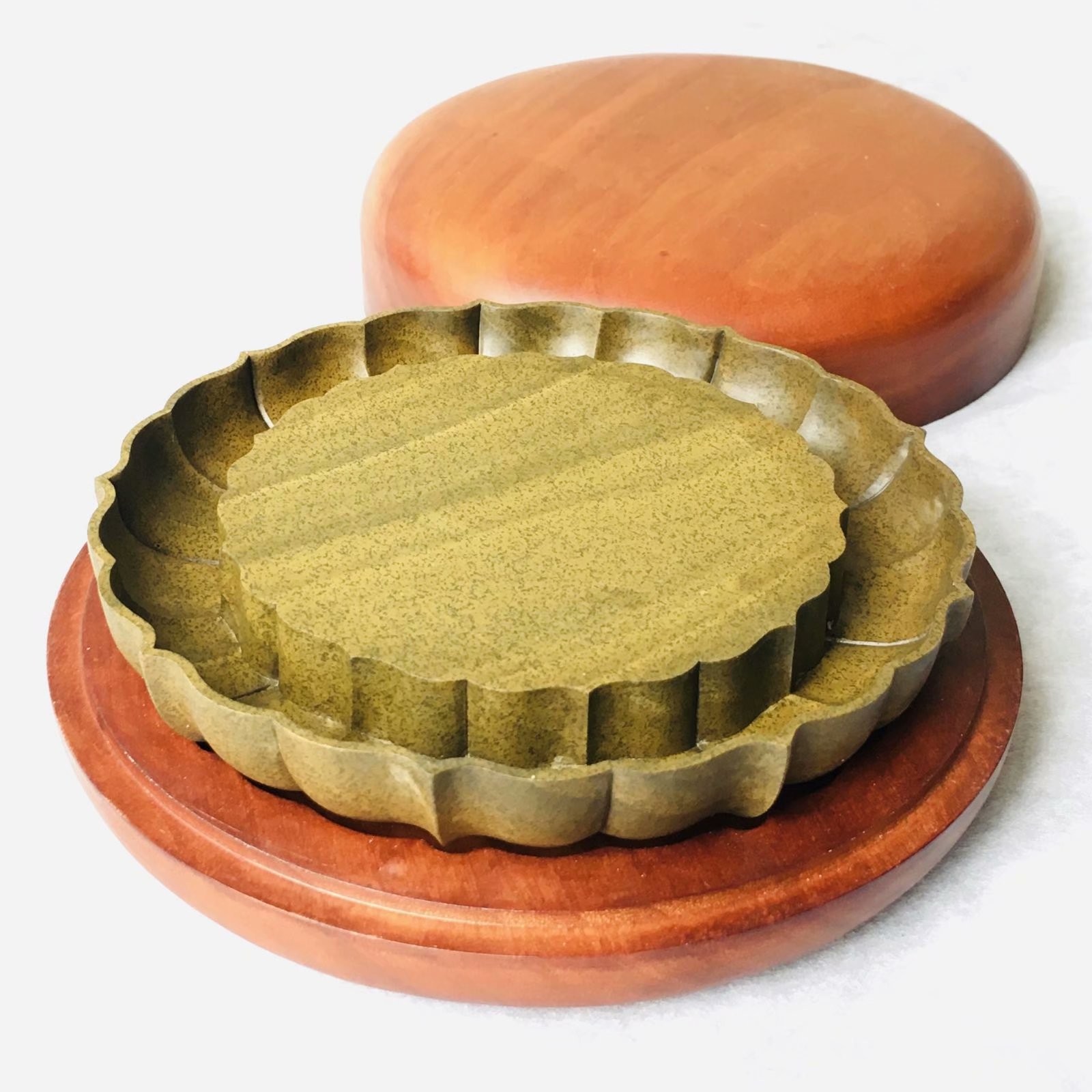 莲花座砚鳝鱼黄歙砚