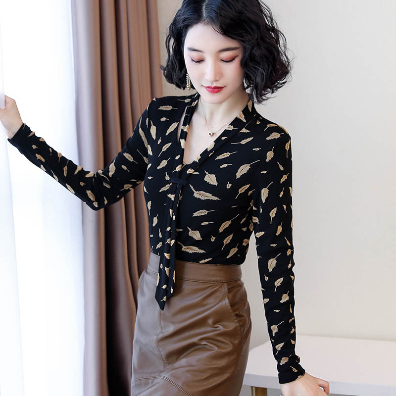 A052网纱上衣女长袖2025秋装新款修身显瘦v领网纱打底衫碎花小衫