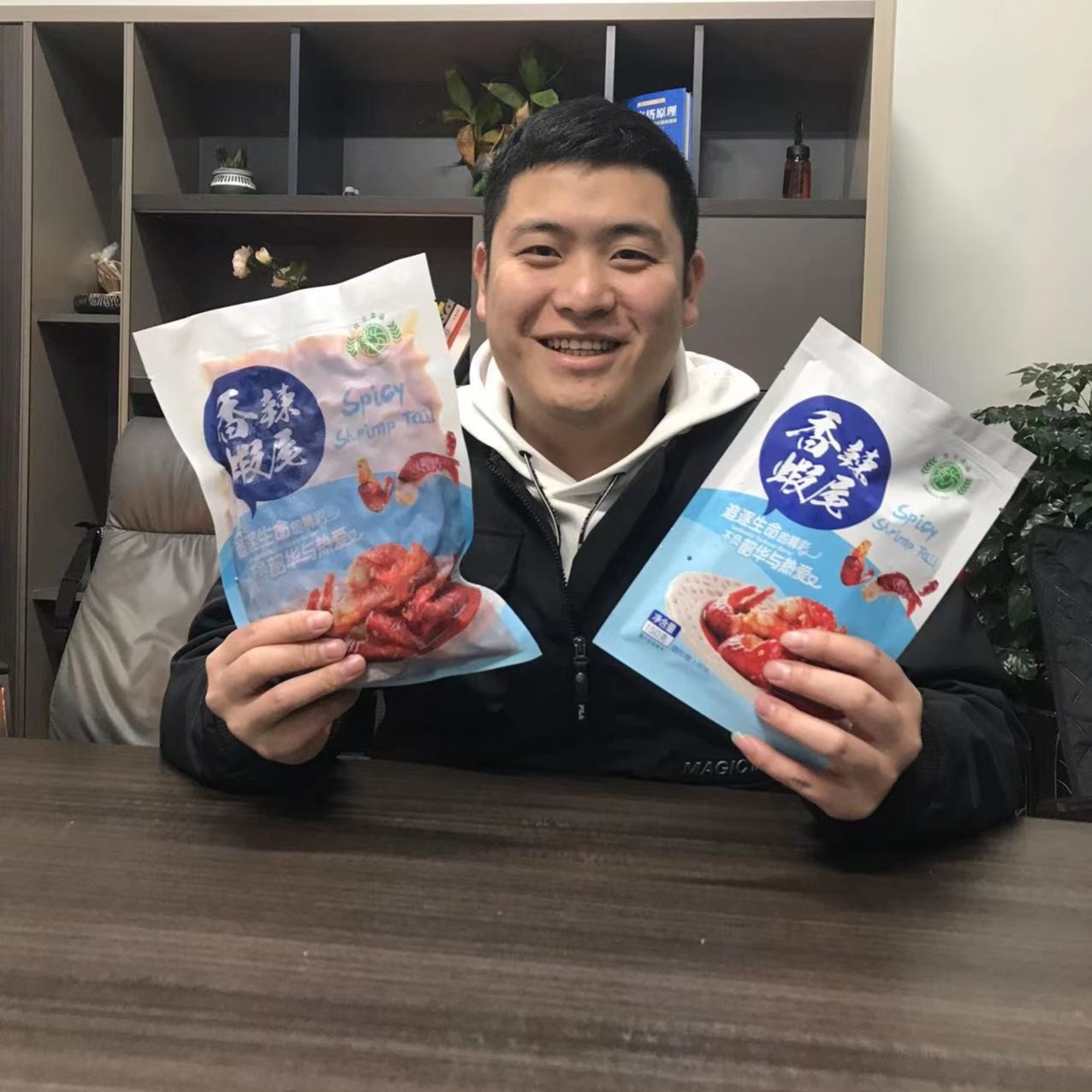 香辣虾尾香辣虾球袋装150g商用两斤装整件20斤食用龙虾尾开袋即食